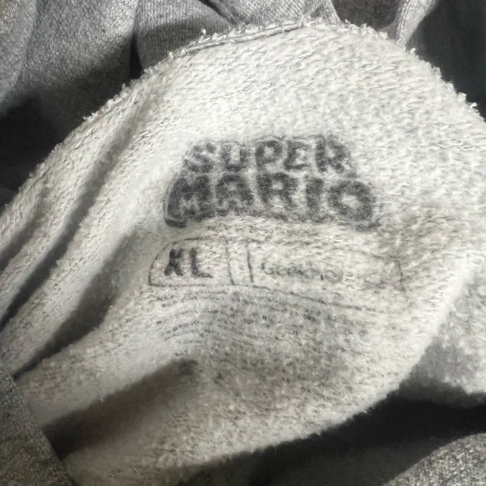 Super Mario‎ Bros sweatshirt